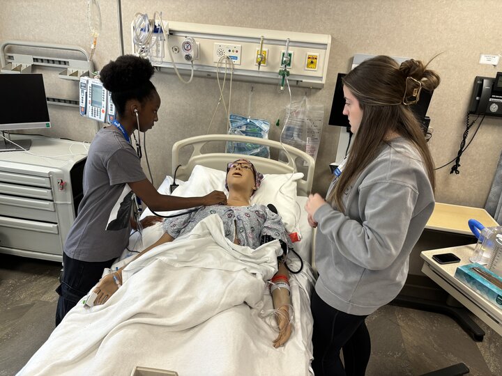 Students training on a hospital dummy