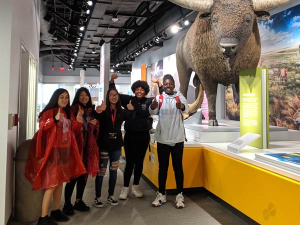 Students tour museum